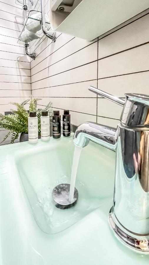 Comfy 2 Bedroom Apartment With Balcony In Athena Bagian luar foto