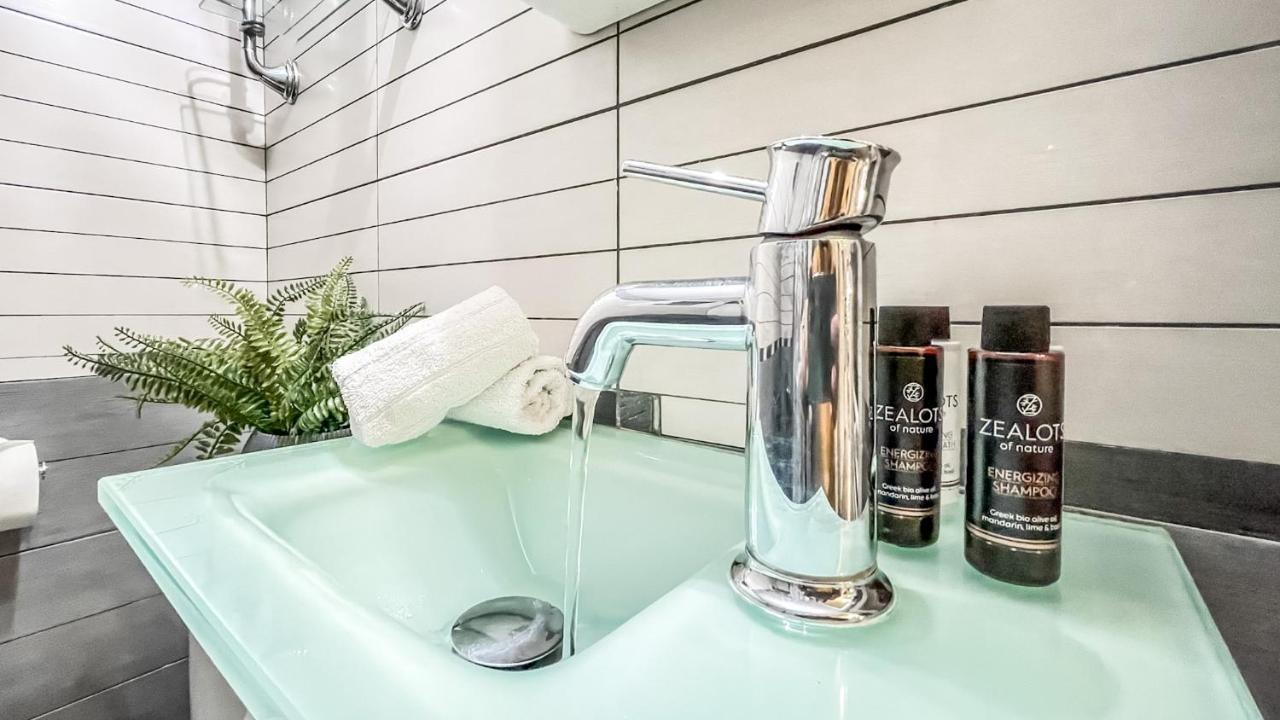 Comfy 2 Bedroom Apartment With Balcony In Athena Bagian luar foto