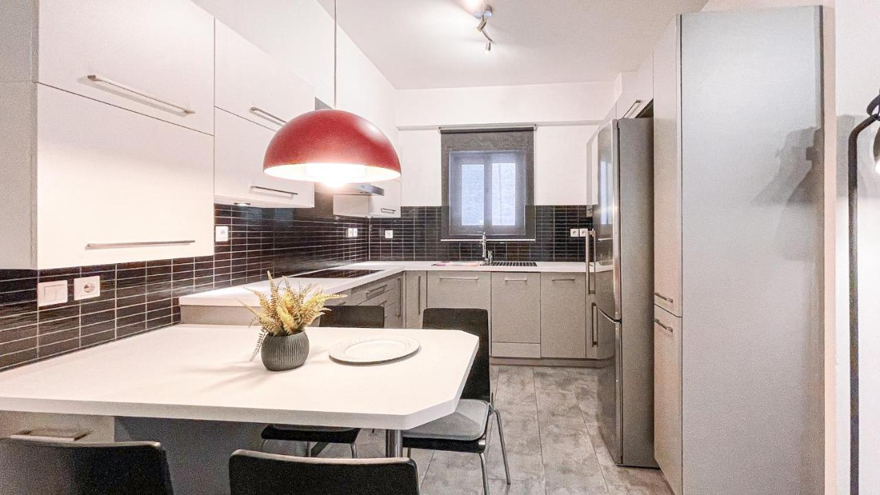 Comfy 2 Bedroom Apartment With Balcony In Athena Bagian luar foto