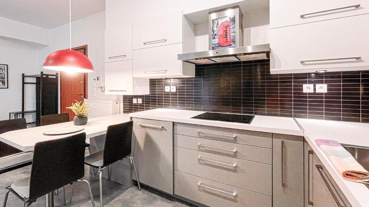 Comfy 2 Bedroom Apartment With Balcony In Athena Bagian luar foto